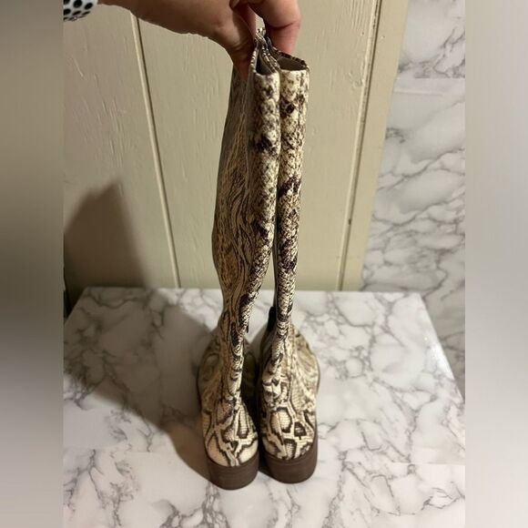 NEW Vince Camuto Beaanna Boots Tall Knee High Snake Embossed Leather Women Sz 7 - Picture 5 of 7